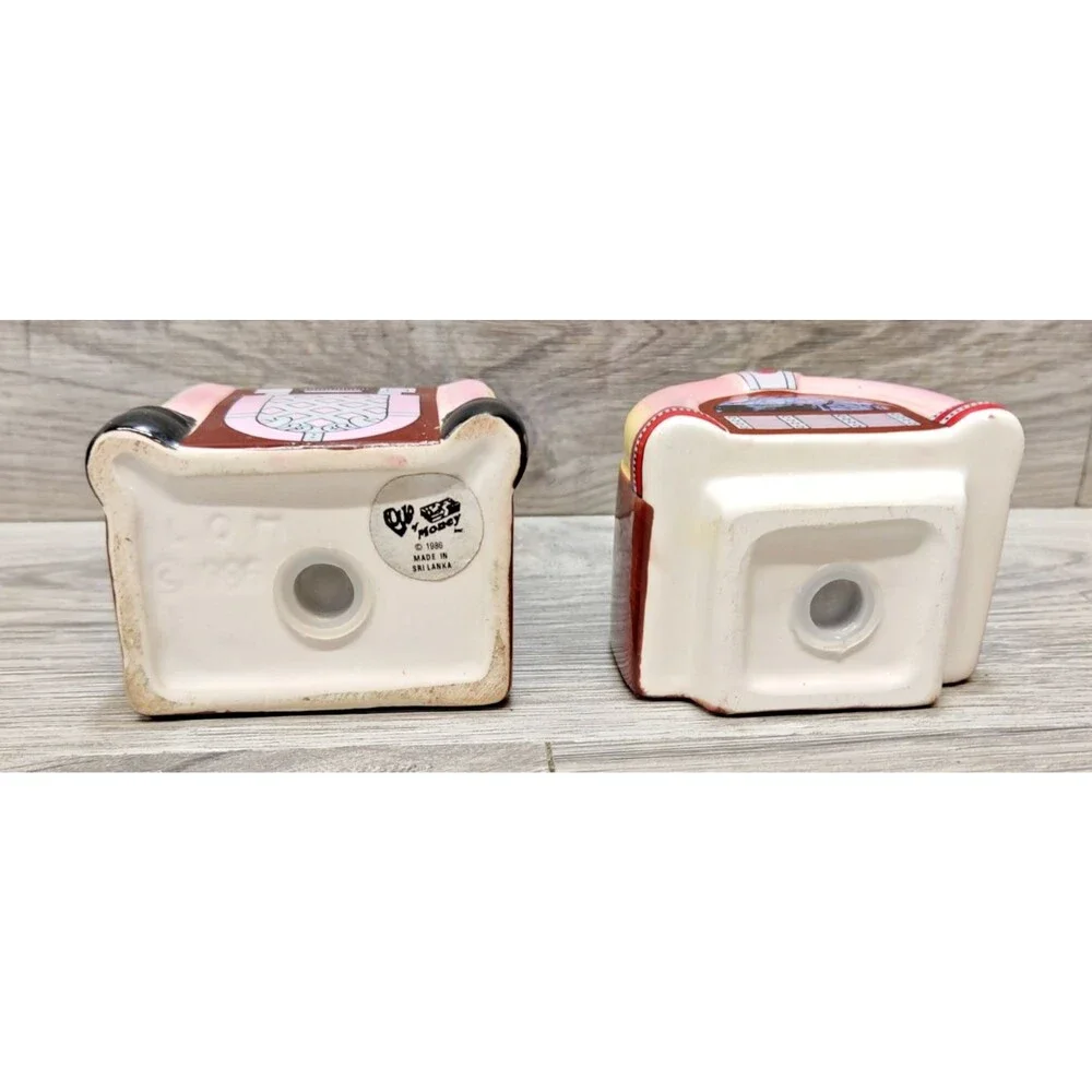 Vtg 1986 Ceramic Jukebox Salt & Pepper Shakers Set 50s Diner Style-Collectible